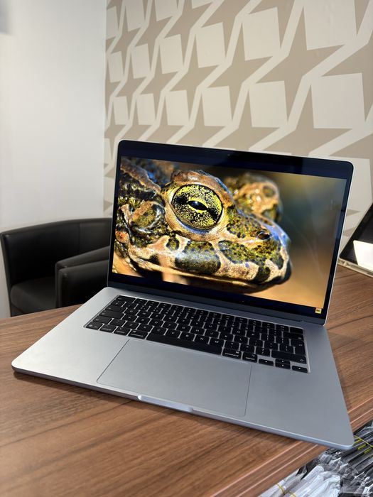 MacBook Air 15-inch/ Apple M4 / 24 GB RAM/ 512 GB / Foarte bun