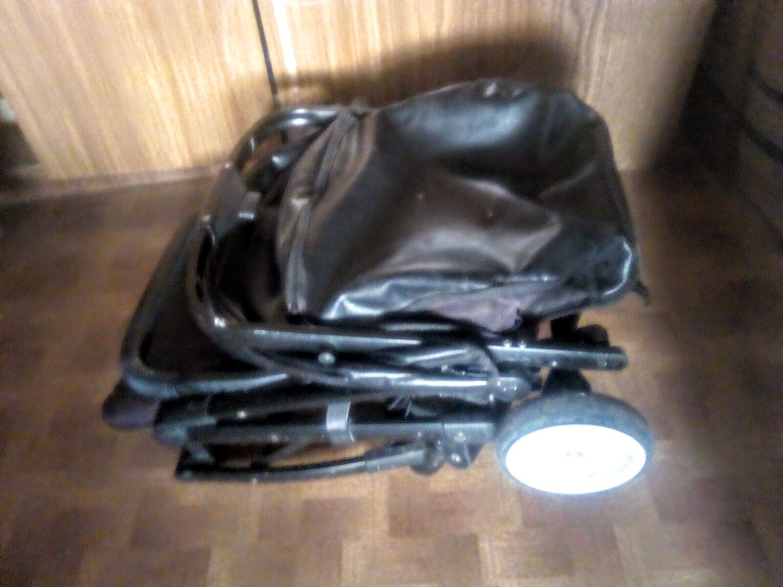 Продам коляску прогулочную,москитку,дождевик,чехол для ног