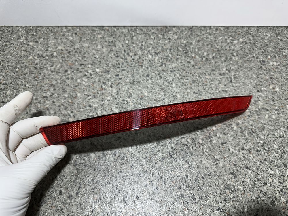 Catadioptru Bara Spate Dreapta Oe Audi A4 B9