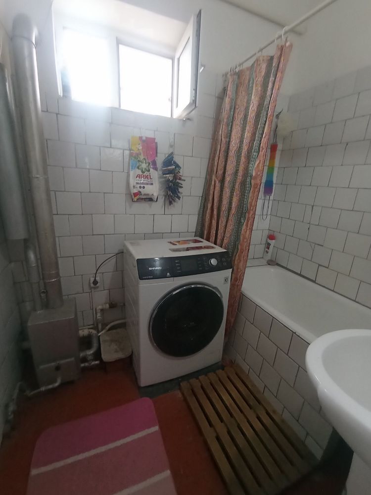 3 xonali kivartira sotiladi 1 etaj 80 kvadrat m narxini kelishamiz……..