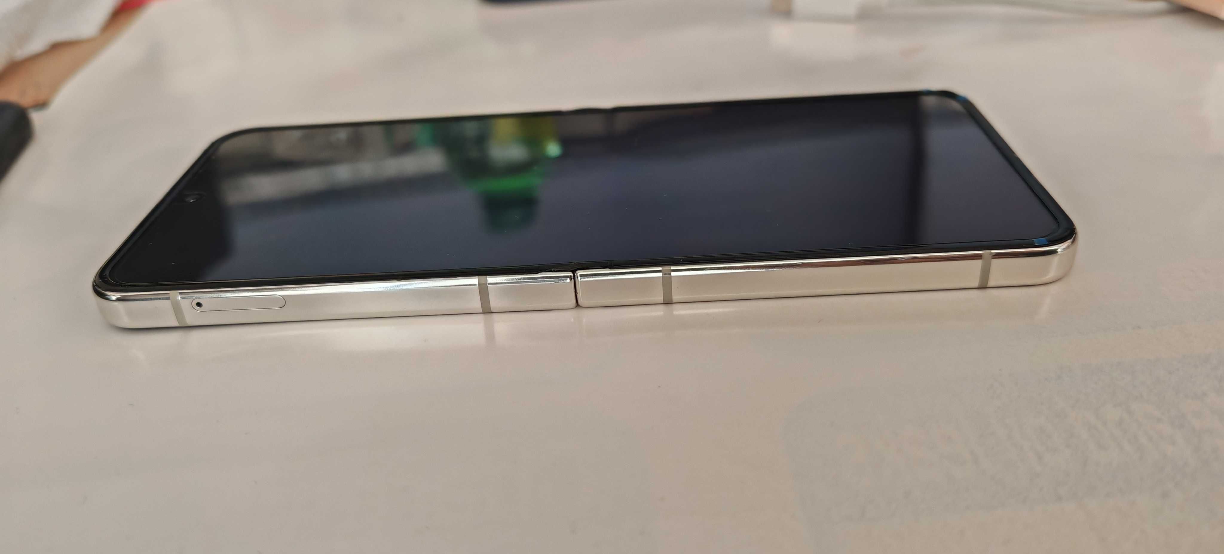 Samsung Galaxy Z Flip5