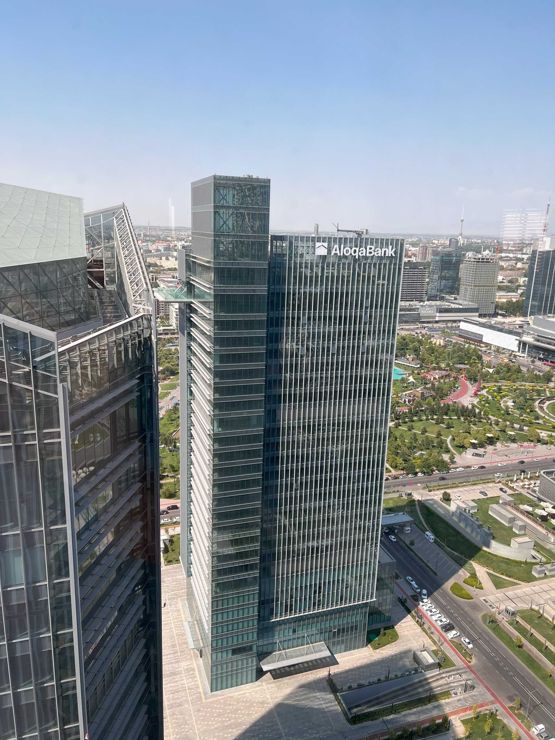 Офисы от 1000 м² в Tashkent City Tower | BoMi FINANCE CENTER