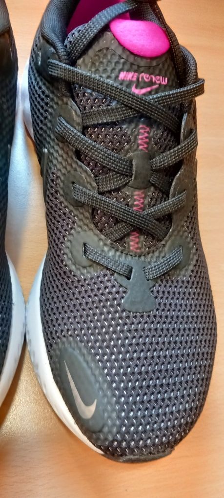 Маратонки NIKE RENEW 41/42