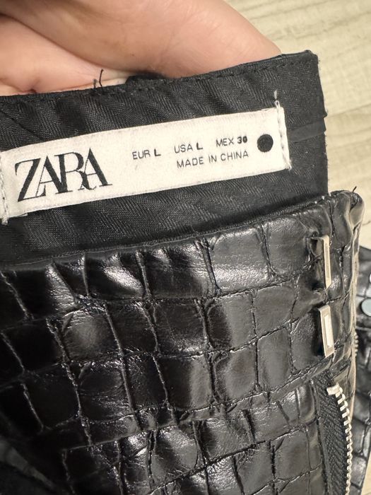 Pantaloni din piele Zara