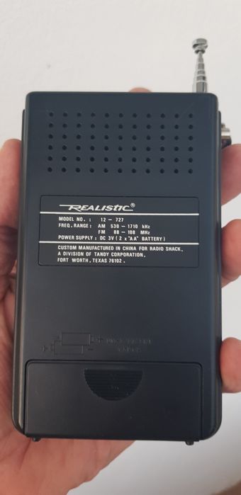 Realistic radio portabil de colecție