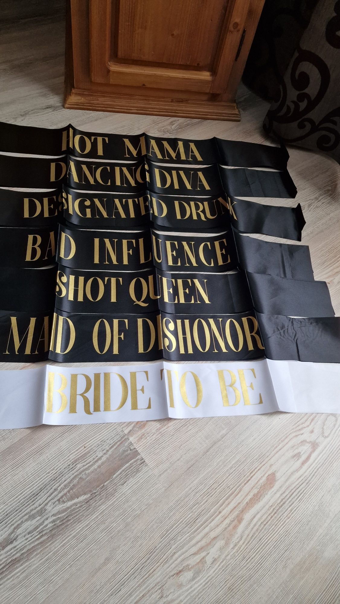 Set nou panglici Bide to be alb + 6 pentru burlacite pe negru cu auriu