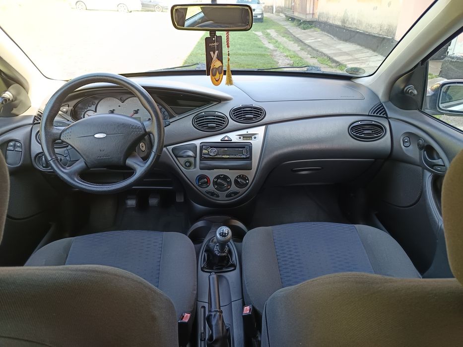 Vând Ford focus din 2001