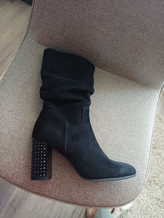 Дамски боти с ток