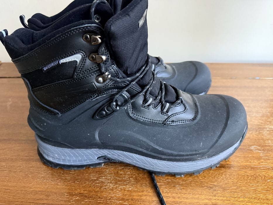 Продавам обувки CMP 43 номер