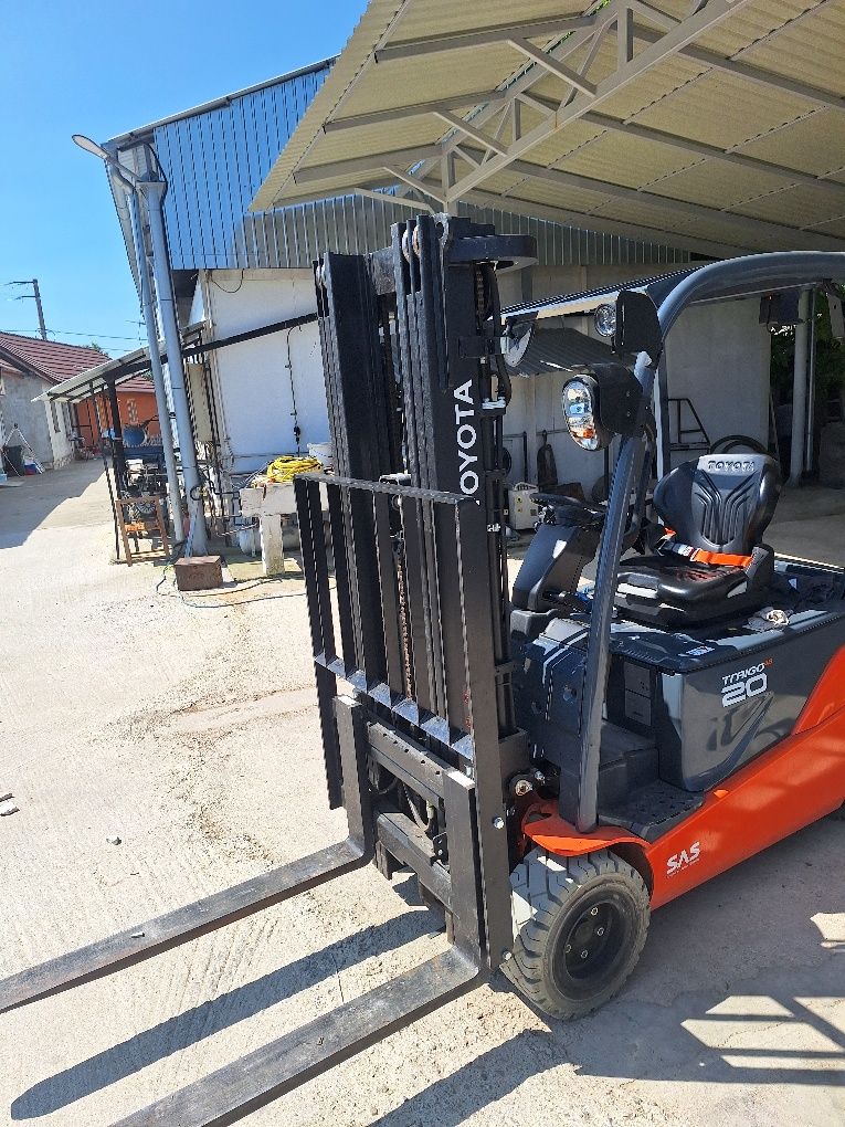 Închiriez Stivuitor electric Toyota