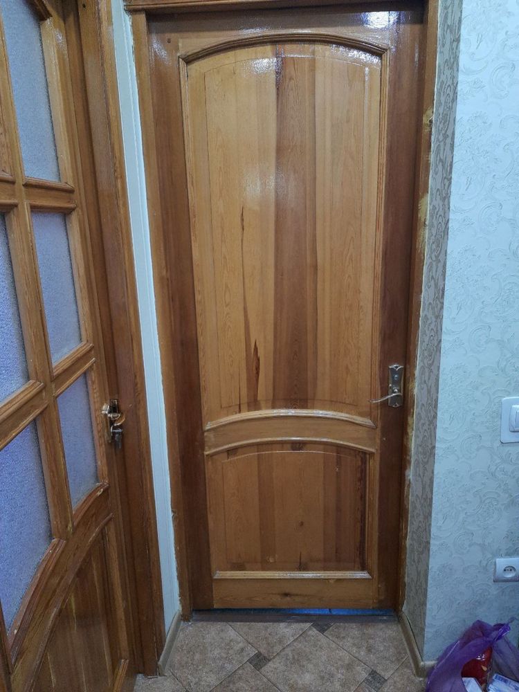 Деревянная дверь (б/у)