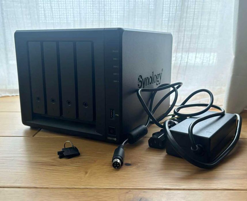 NAS Synology DS918+ 16GB RAM, 2x SSD 512GB, 4x 18TB HC550, ca nou
