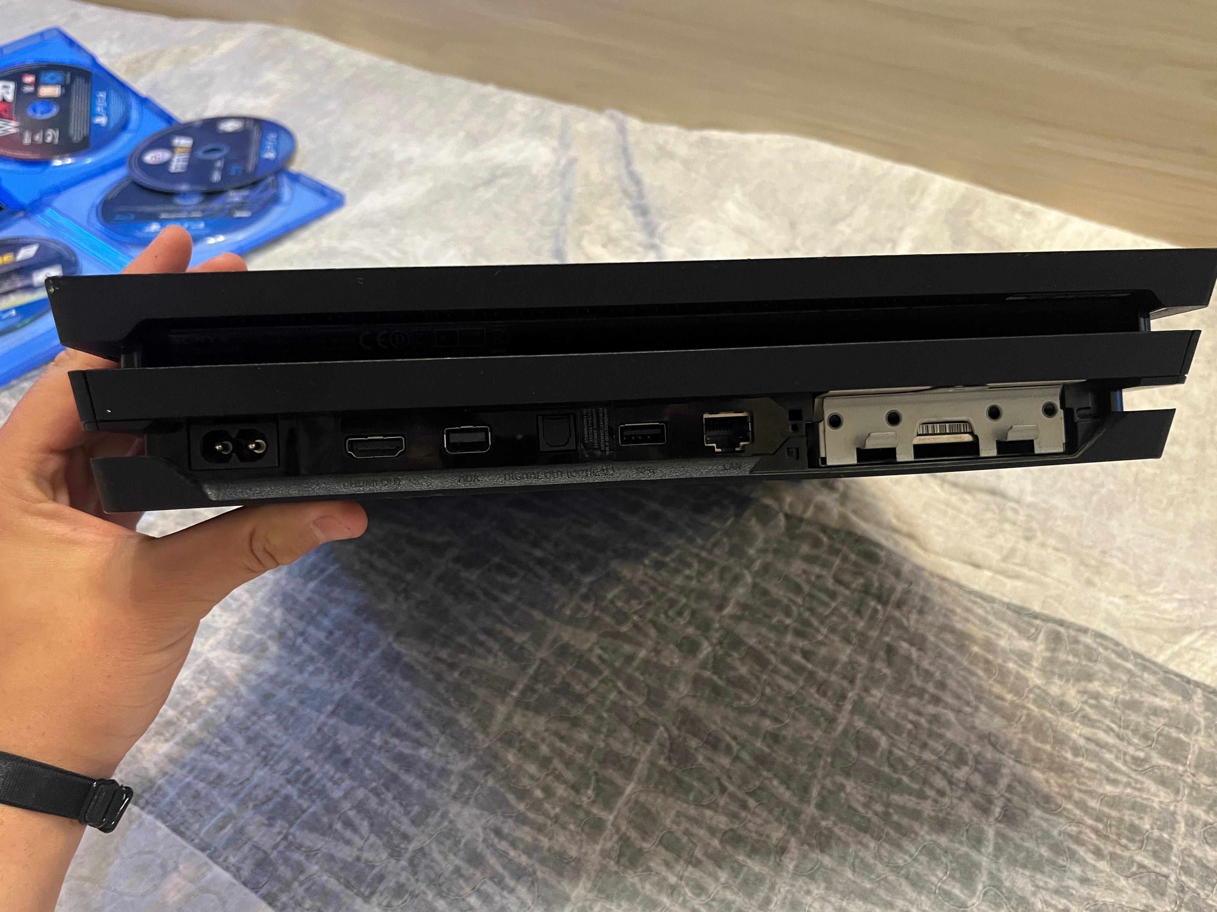 Продавам моят PlayStation4 pro 1TB