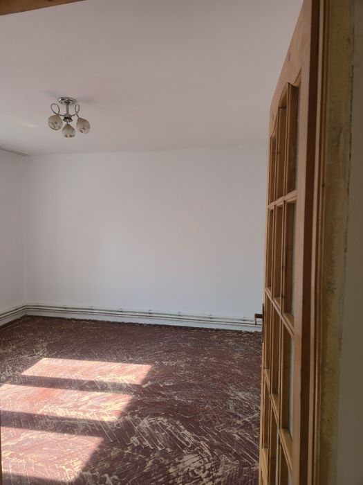Vind apartament 3 camere