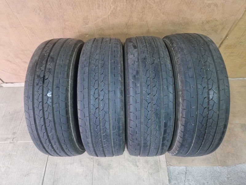 4 Bridgestone R15 C 215/70/ 
летни бусови гуми DOT0721
