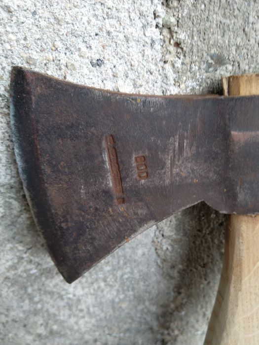 Продавам две малки антикварни Френски брадви 19-ти век