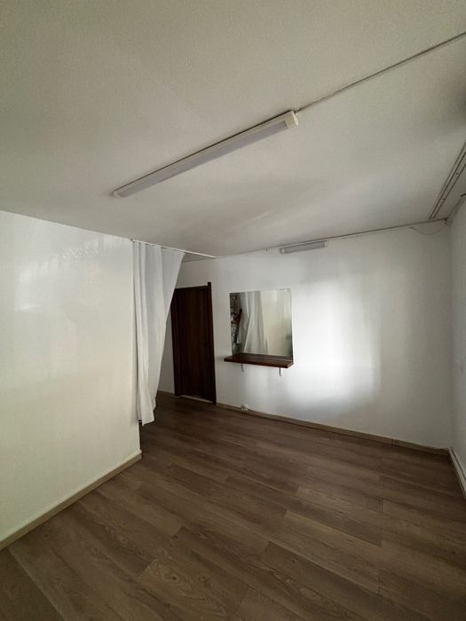 Inchiriez camera de cosmetica/makeup