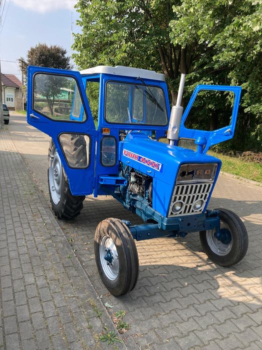 Vând tractor Ford 4000