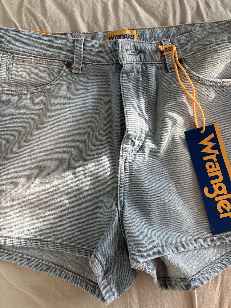 Нови къси панталони wrangler S, M