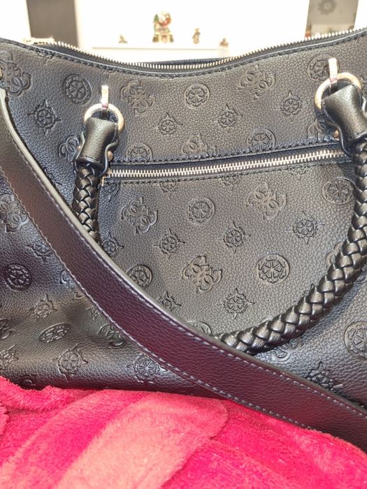 Geanta guess neagra material moale foarte comoda și incapatoare