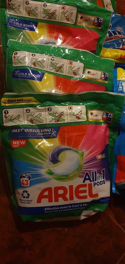 Гел капсули Ariel 43 бр all in 1 color