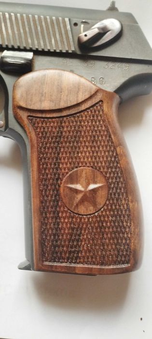 Орехова ръкохватка за пистолет Макаров