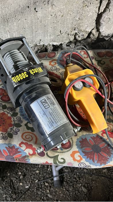 продам лебедку лебёдку на авто, можно и в гараж, новая, электрический