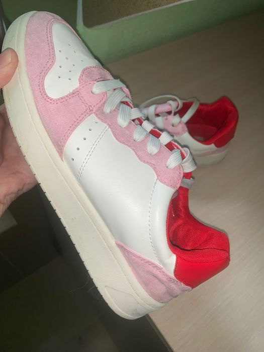 Розови гуменки с червено