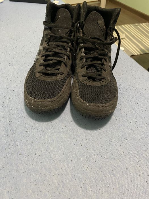 Чисто нови борцовки