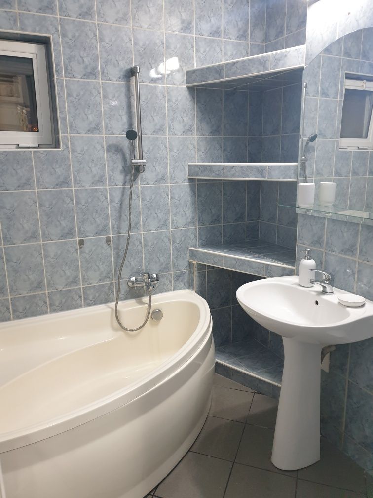 Ofer spre inchiriere apartament 3 camere