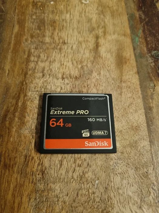 Vand Nikon D3 122.400 cadre + obiectiv Nikon 80-200mm f2.8