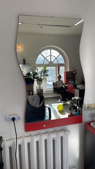 Продаются товары для парикмахеров.