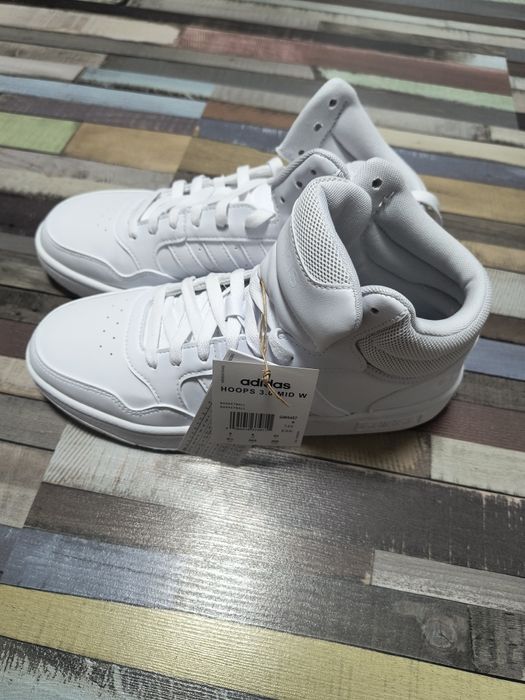 Adidasi de la Adidas