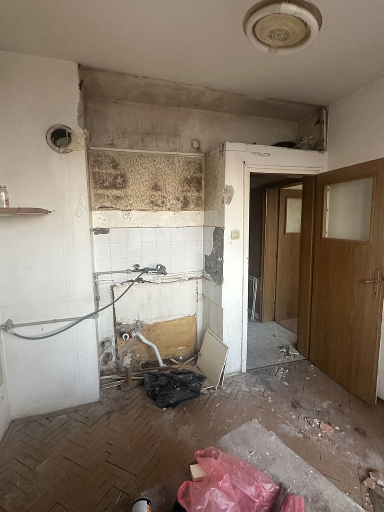 Продава се Тристаен апартамент в Асеновград - 60 кв.м за 1334 €/кв.м - Снимка #2