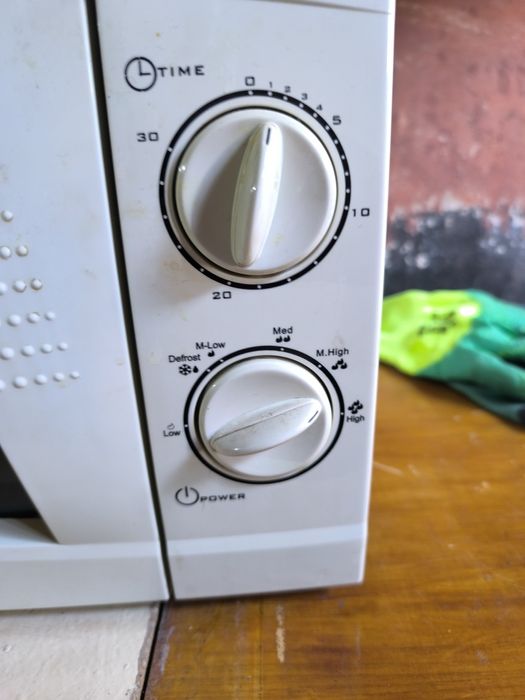 Продается микроволновая печь 700W 20 литров