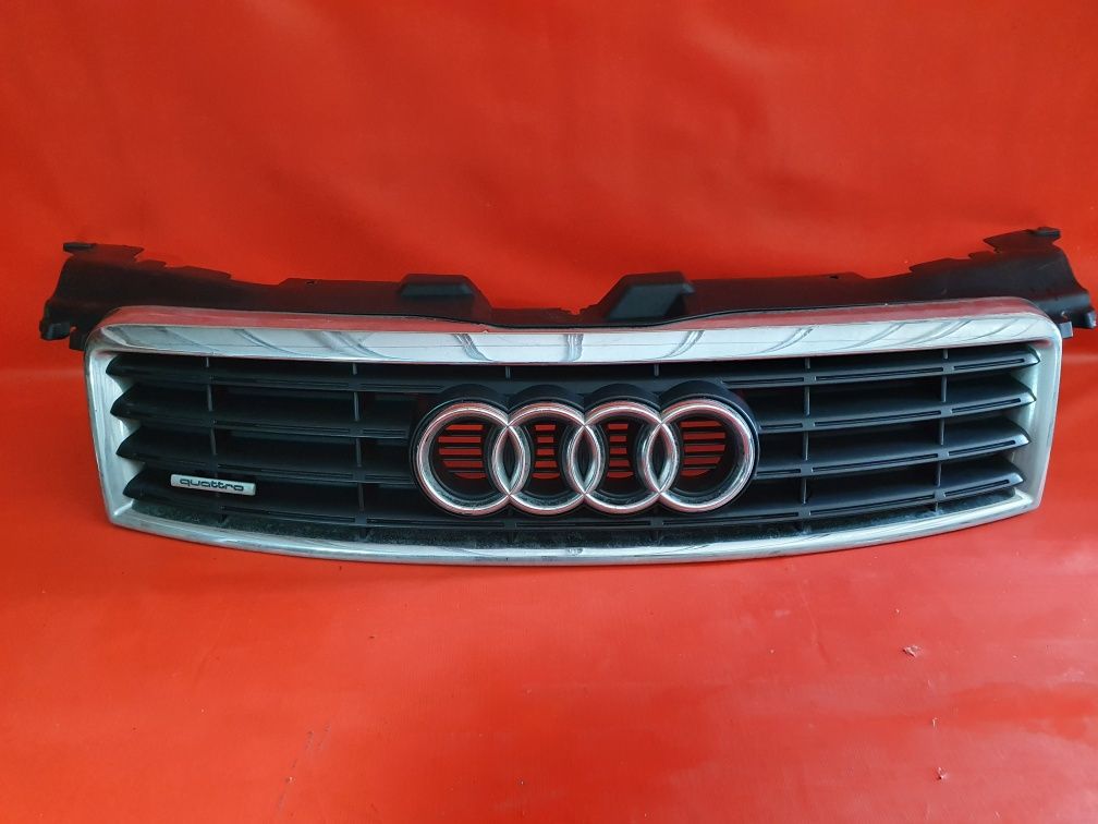 Grila bara fata Audi A8 D3