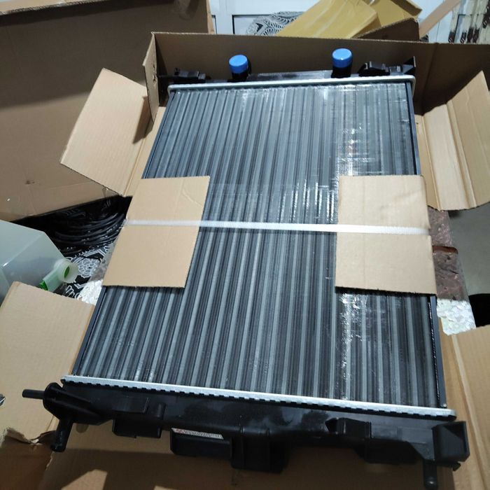 Радиатор чисто нов