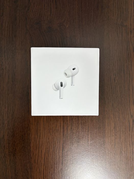 AirPods Pro (2nd Generation) cu carcasă de încărcare MagSafe (USB-C)
