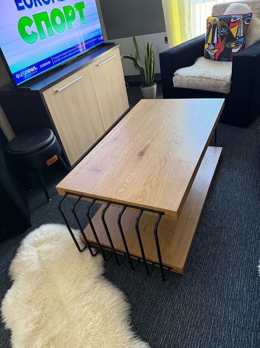 Дизайнерска  холна маса