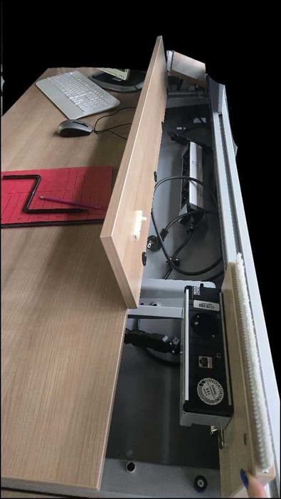 Birou operational cu manivela VS