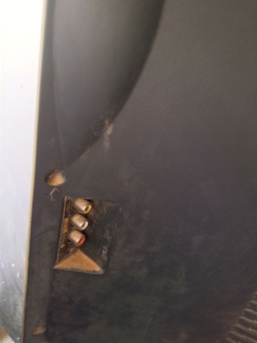 Elge televizor sotiladi. Narxi telda kelishiladi.  Arzonroqqa beriladi