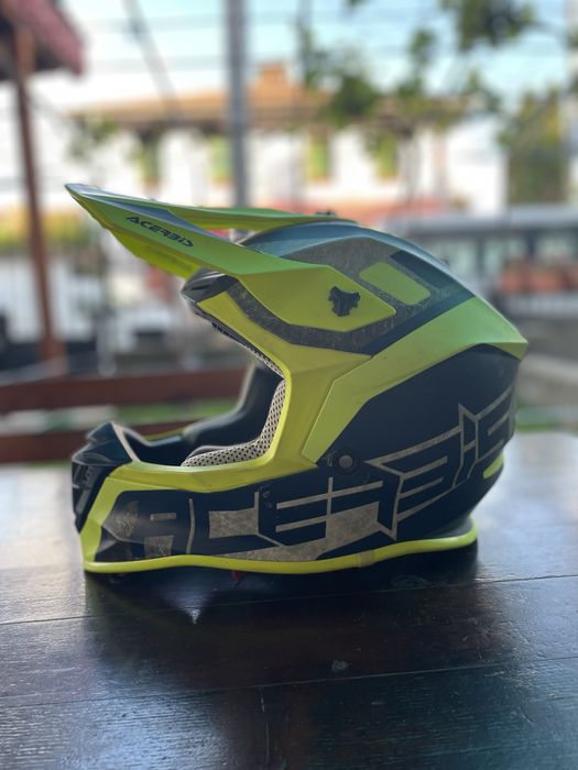 Продавам каска acerbis