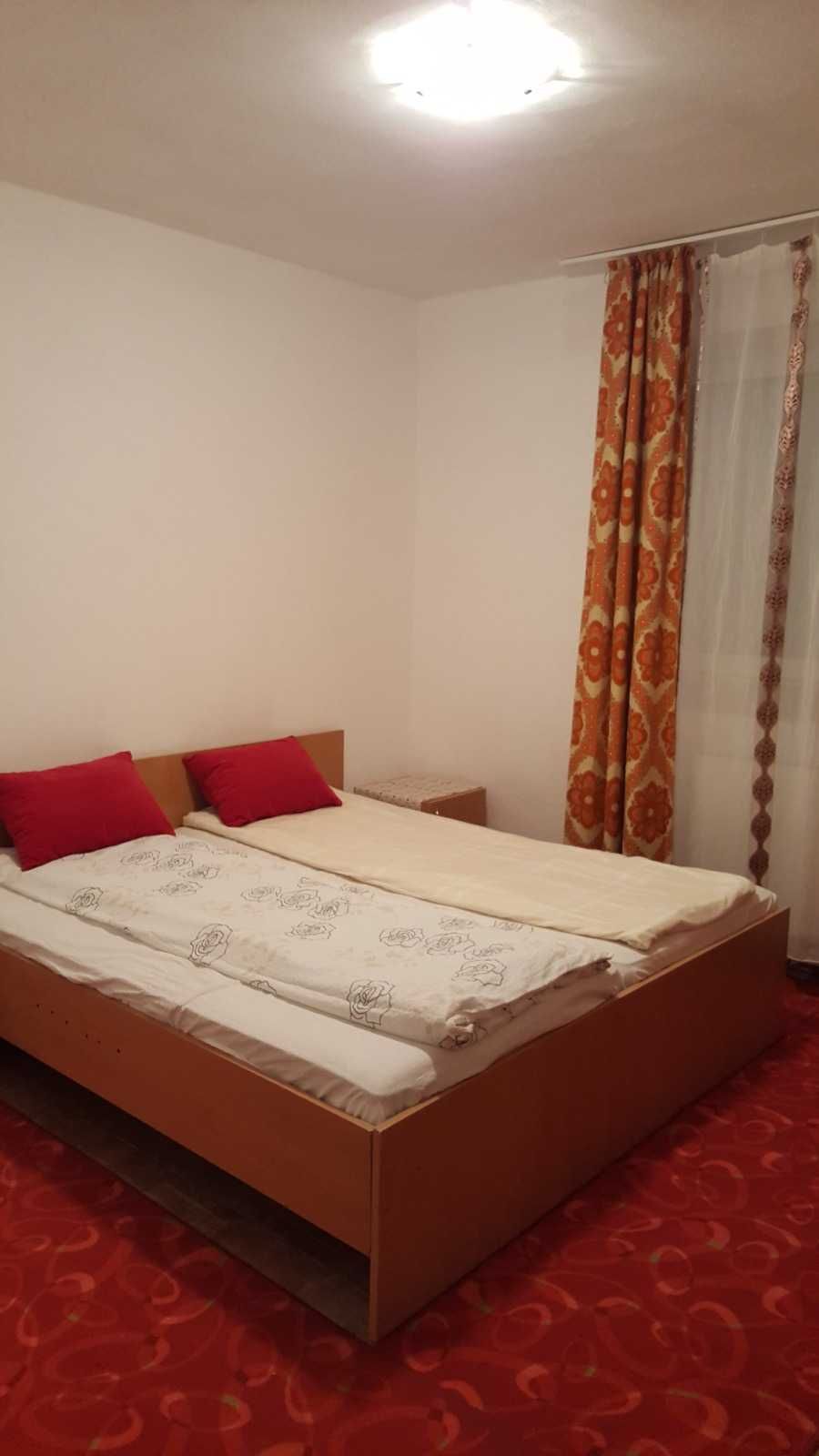 Închiriez apartament 3 camere cetate
