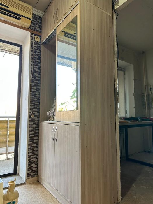 Шкаф прихожая настенная