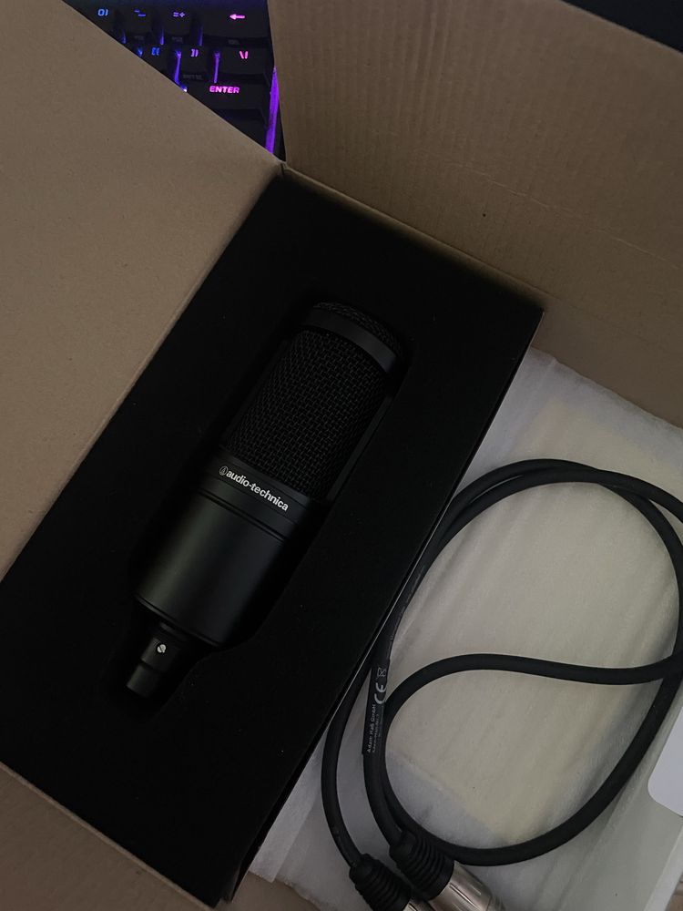 Audio Technica AT 2020 + Placa de sunet Behringer U-Phoria UM2