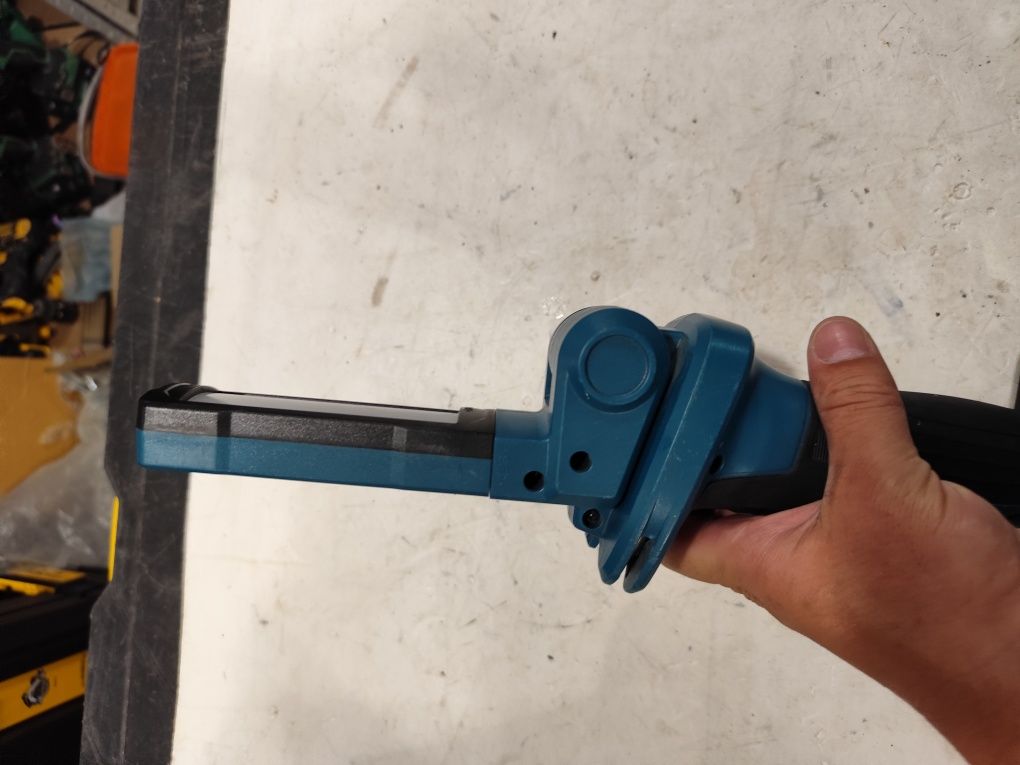 Акумулаторен лед фенер прожектор Макита Makita DML816 14,4 18V