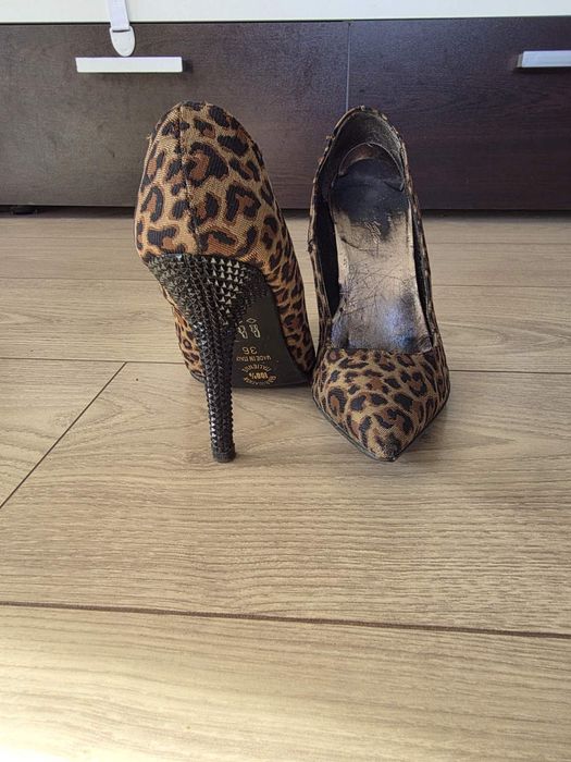 Обувки с висок ток като нови