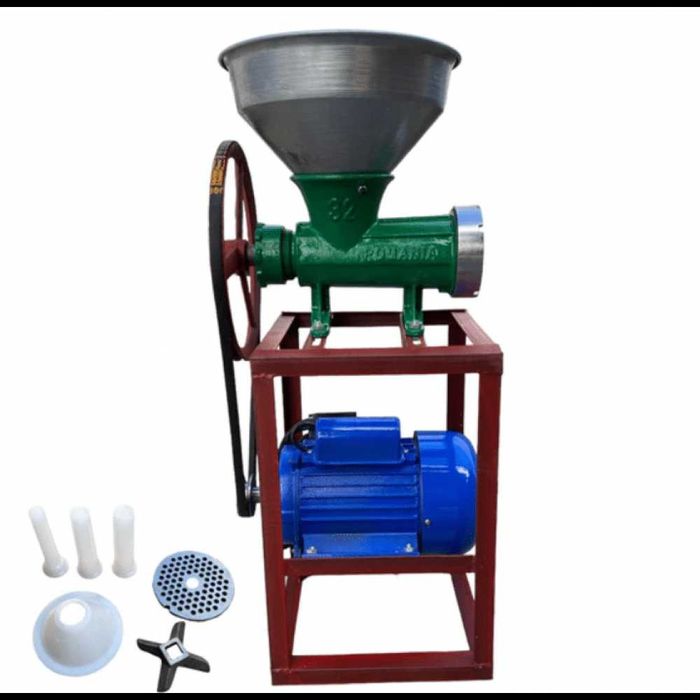 Чугунена месомелачка 32-ри номер с електромотор стойка и метална фуния