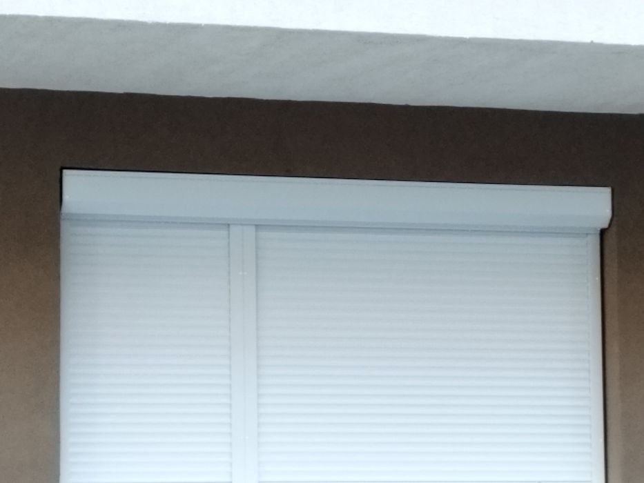 Rulouri exterioare aluminiu acționare manuală sau electrică