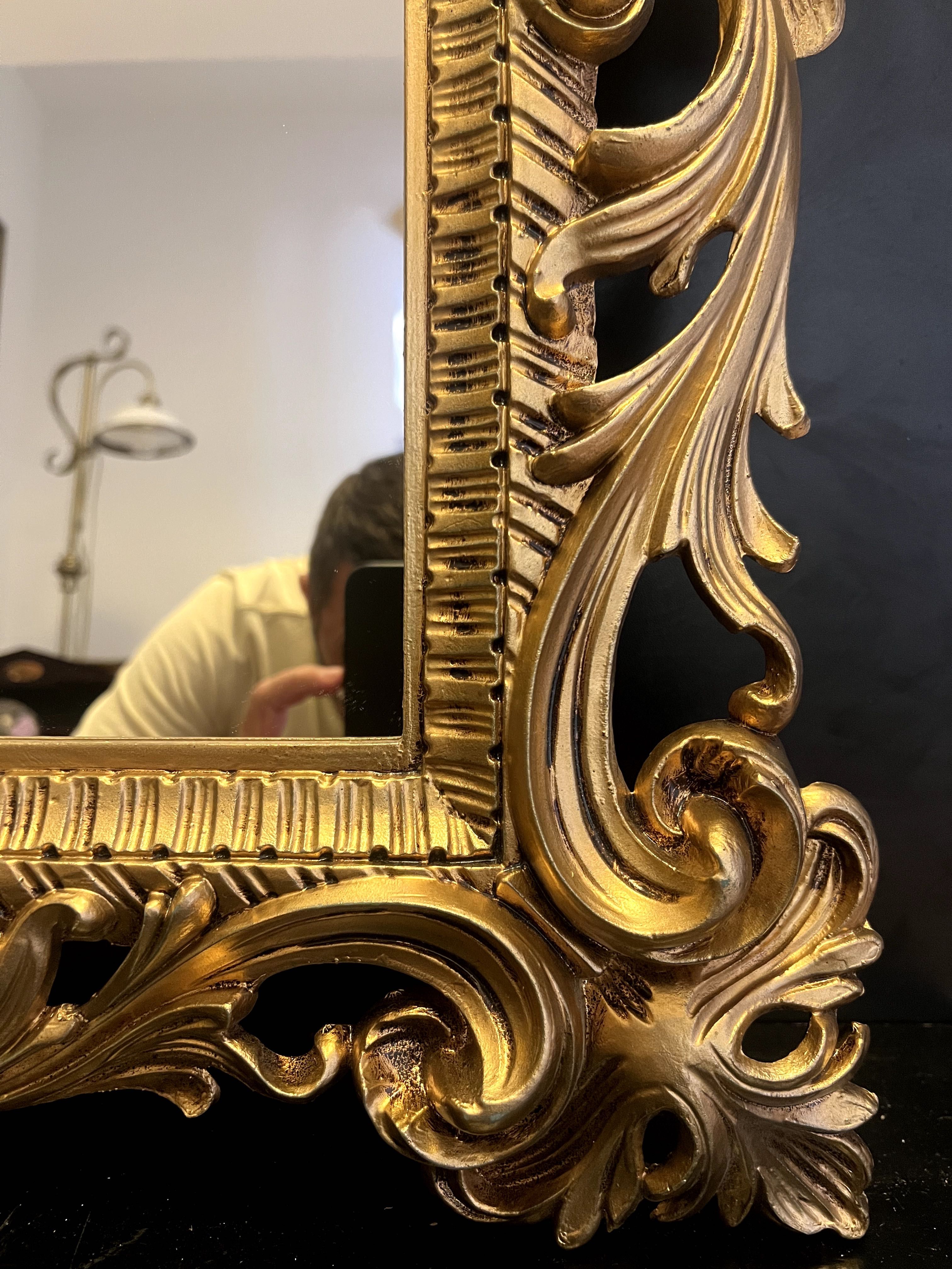 Oglinda decorata cu rama in stil Baroc